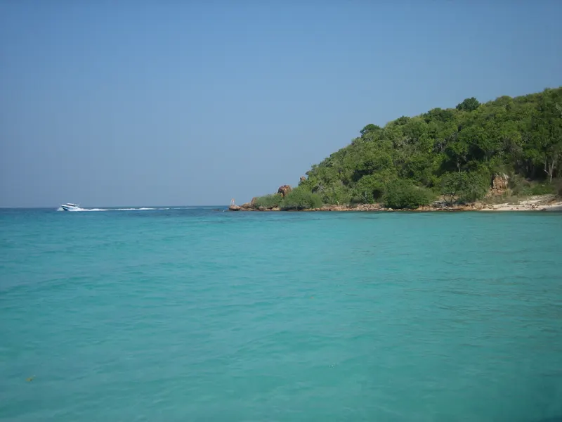 Turkusowa woda przy Koh Larn