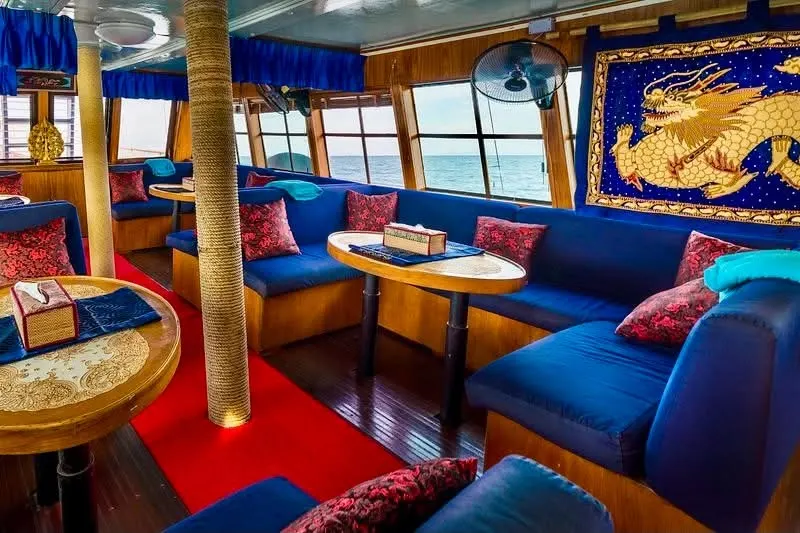 Jachty Red or Blue Dragon