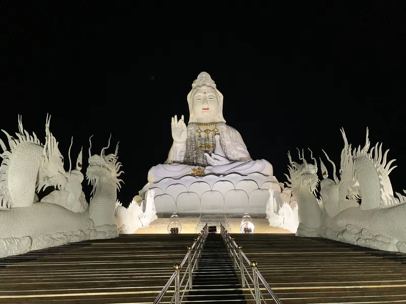 Guan Yin w Wat Huay Pla Kang